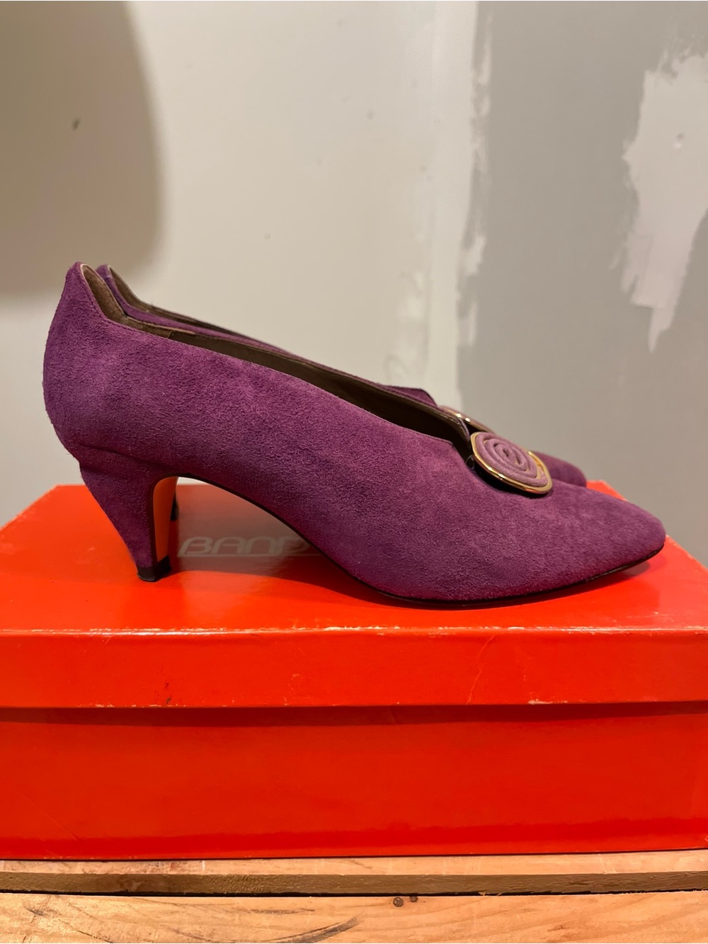Bandolino Purple Suede Pointed-Toe Pumps with Gold Spiral Accent